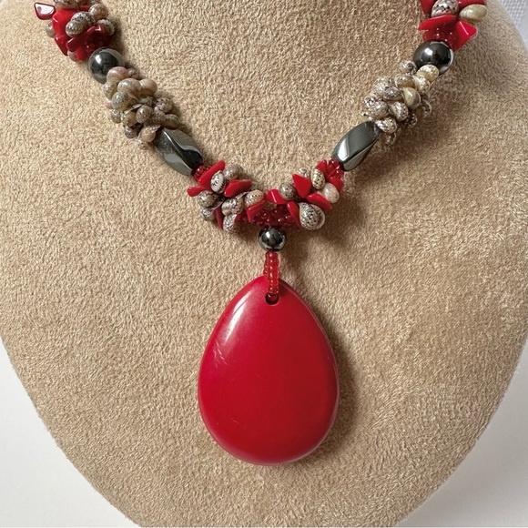 Vintage 80's Hematite and Shell Red Beaded Necklace Teardrop Pendant - 20 Inches - Picture 2 of 8